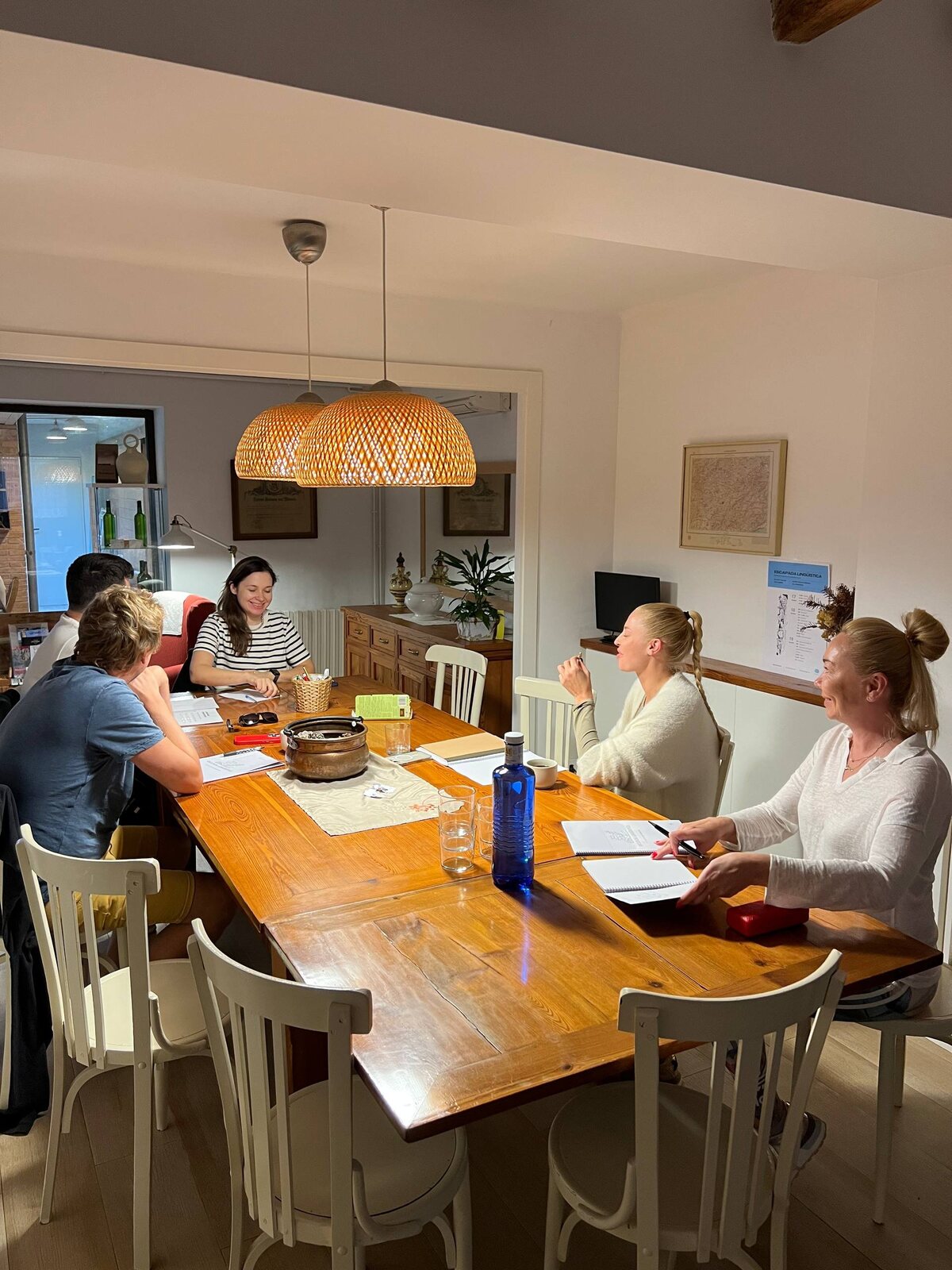 A Spanish session around the long table in the bright kitchen