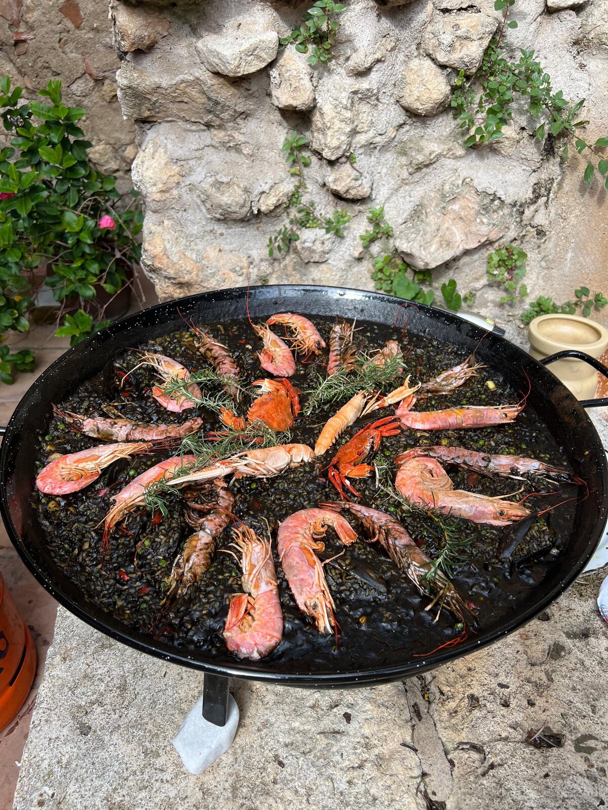 The paella pan, finished and ready to serve
