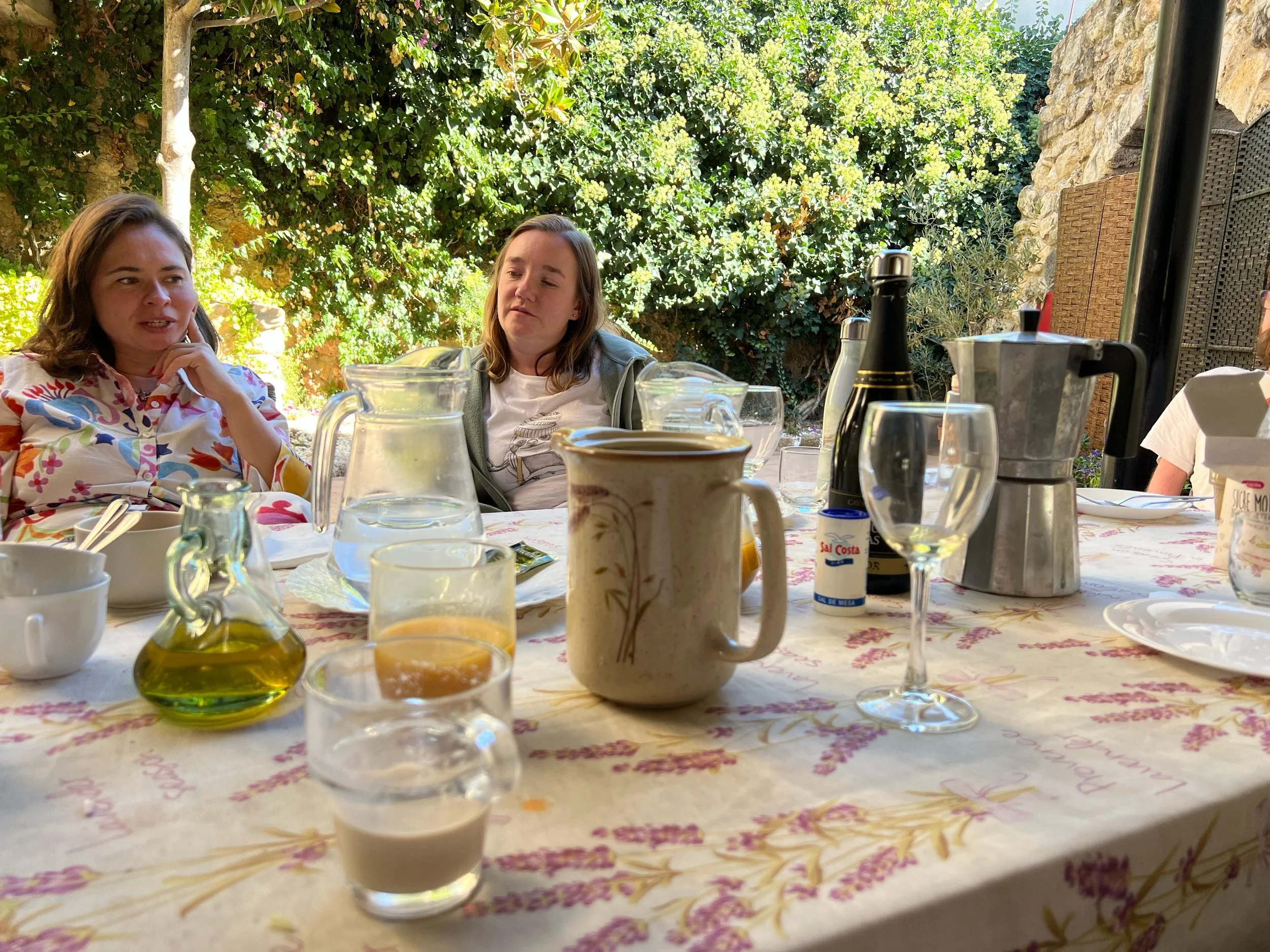 Breakfast outside in the morning sun